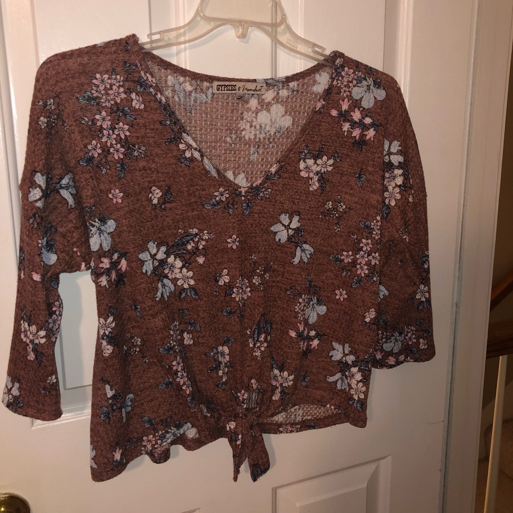 Super cute cropped top with tie front